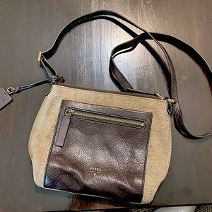 Fossil cross body purse, chocolate leather strap & front zipper pouch